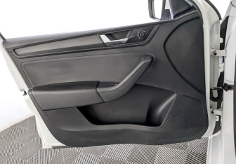 Подержанный автомобиль Skoda Rapid Liftback 2021 года (19 фото)