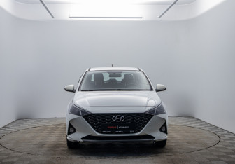 Подержанный автомобиль Hyundai Solaris Sedan 2021 года (2 фото)