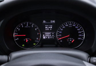 Подержанный автомобиль Nissan X-Trail 2014 года (12 фото)