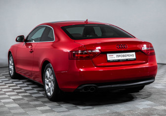 Подержанный автомобиль Audi A5 Coupe 2009 года (7 фото)