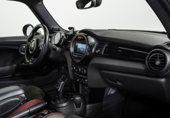 Подержанный автомобиль MINI Hatch 2019 года (9 фото)