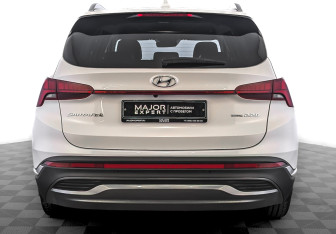 Подержанный автомобиль Hyundai Santa Fe 2022 года (6 фото)