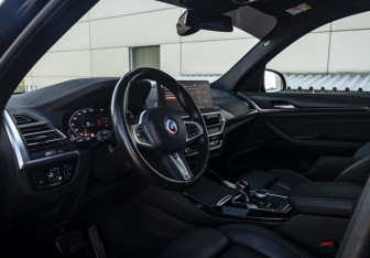 Подержанный автомобиль BMW X3 2021 года (10 фото)