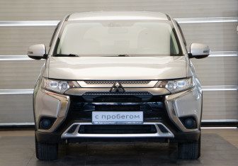 Подержанный автомобиль Mitsubishi Outlander 2018 года (2 фото)