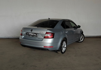 Подержанный автомобиль Skoda Octavia Liftback 2017 года (6 фото)