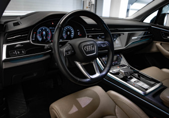 Подержанный автомобиль Audi Q7 2021 года (7 фото)