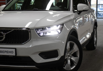 Подержанный автомобиль Volvo XC40 2019 года (22 фото)