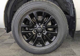 Подержанный автомобиль Toyota Land Cruiser Prado 2021 года (18 фото)
