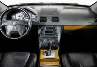Подержанный автомобиль Volvo XC90 2006 года (12 фото)