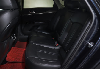 Подержанный автомобиль Kia K5 2021 года (10 фото)