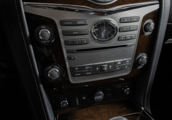 Подержанный автомобиль Infiniti QX80 2018 года (14 фото)