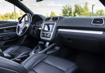 Подержанный автомобиль Volkswagen Eos 2010 года (18 фото)