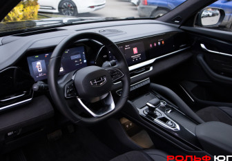 Подержанный автомобиль Geely Monjaro 2023 года (10 фото)