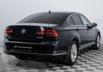 Подержанный автомобиль Volkswagen Passat Sedan 2015 года (3 фото)