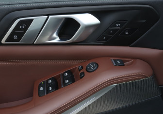 Подержанный автомобиль BMW X5 2022 года (16 фото)