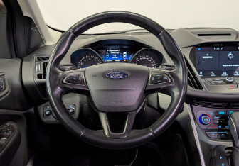 Подержанный автомобиль Ford Kuga 2017 года (22 фото)