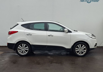 Подержанный автомобиль Hyundai ix35 2012 года (4 фото)