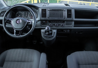 Подержанный автомобиль Volkswagen Caravelle 2018 года (12 фото)