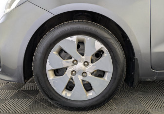 Подержанный автомобиль Kia Rio Sedan 2017 года (13 фото)