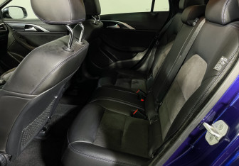 Подержанный автомобиль Infiniti Q30 2016 года (10 фото)