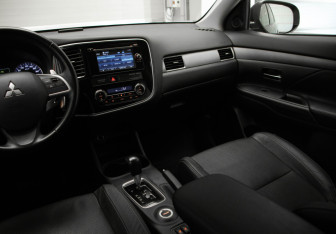 Подержанный автомобиль Mitsubishi Outlander 2014 года (22 фото)