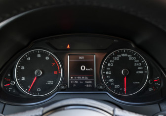 Подержанный автомобиль Audi Q5 2015 года (13 фото)