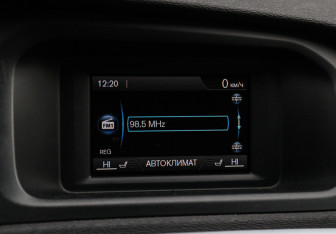 Подержанный автомобиль Volvo V40 Hatchback 2014 года (14 фото)
