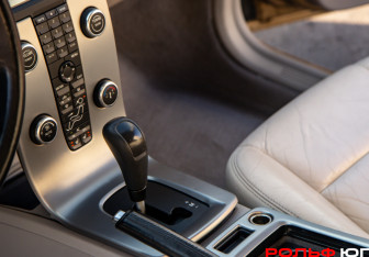 Подержанный автомобиль Volvo C30 2007 года (12 фото)