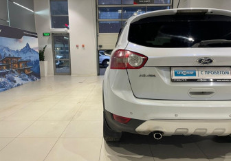 Подержанный автомобиль Ford Kuga 2011 года (8 фото)