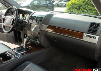 Подержанный автомобиль Volkswagen Touareg 2008 года (17 фото)
