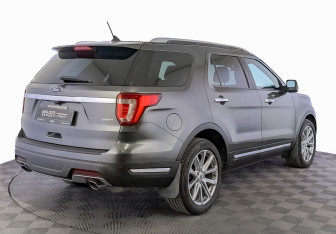 Подержанный автомобиль Ford Explorer 2018 года (5 фото)