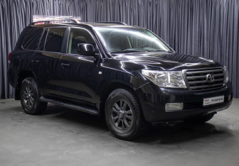 Подержанный автомобиль Toyota Land Cruiser Suv 2009 года (3 фото)
