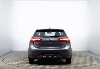 Подержанный автомобиль Kia Rio Hatchback 2014 года (6 фото)