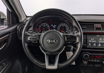 Подержанный автомобиль Kia Rio Sedan 2019 года (22 фото)