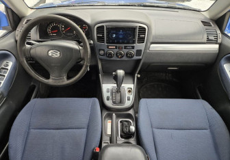 Подержанный автомобиль Suzuki Grand Vitara 2003 года (9 фото)