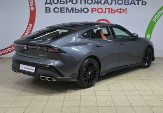 Подержанный автомобиль Changan UNI-V 2024 года (4 фото)