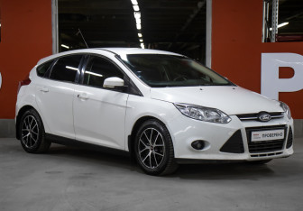 Подержанный автомобиль Ford Focus Hatchback 2011 года (3 фото)