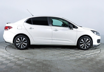 Подержанный автомобиль Citroen C4 Sedan 2020 года (3 фото)