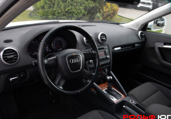 Подержанный автомобиль Audi A3 Hatchback 2011 года (10 фото)