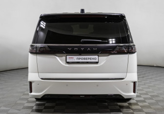 Подержанный автомобиль Voyah Dream 2023 года (6 фото)