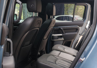 Подержанный автомобиль Land Rover Defender Suv 2020 года (9 фото)