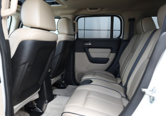 Подержанный автомобиль Hummer H3 Suv 2009 года (12 фото)
