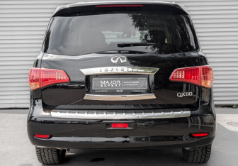 Подержанный автомобиль Infiniti QX80 2016 года (6 фото)