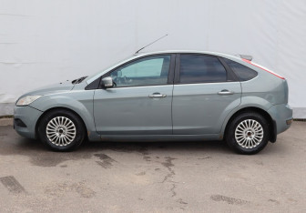 Подержанный автомобиль Ford Focus Hatchback 2009 года (8 фото)