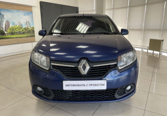 Подержанный автомобиль Renault Sandero 2015 года (2 фото)