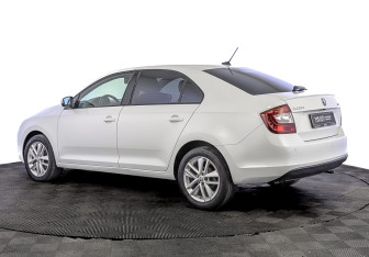 Подержанный автомобиль Skoda Rapid Liftback 2018 года (7 фото)