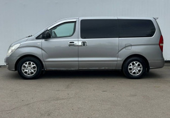 Подержанный автомобиль Hyundai Grand Starex 2011 года (8 фото)
