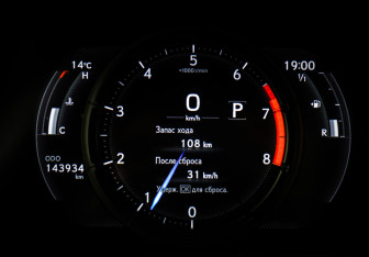 Подержанный автомобиль Lexus UX 2019 года (15 фото)