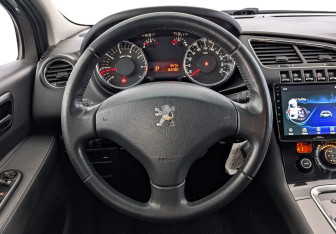 Подержанный автомобиль Peugeot 3008 2012 года (22 фото)