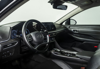Подержанный автомобиль Hyundai Sonata 2020 года (9 фото)